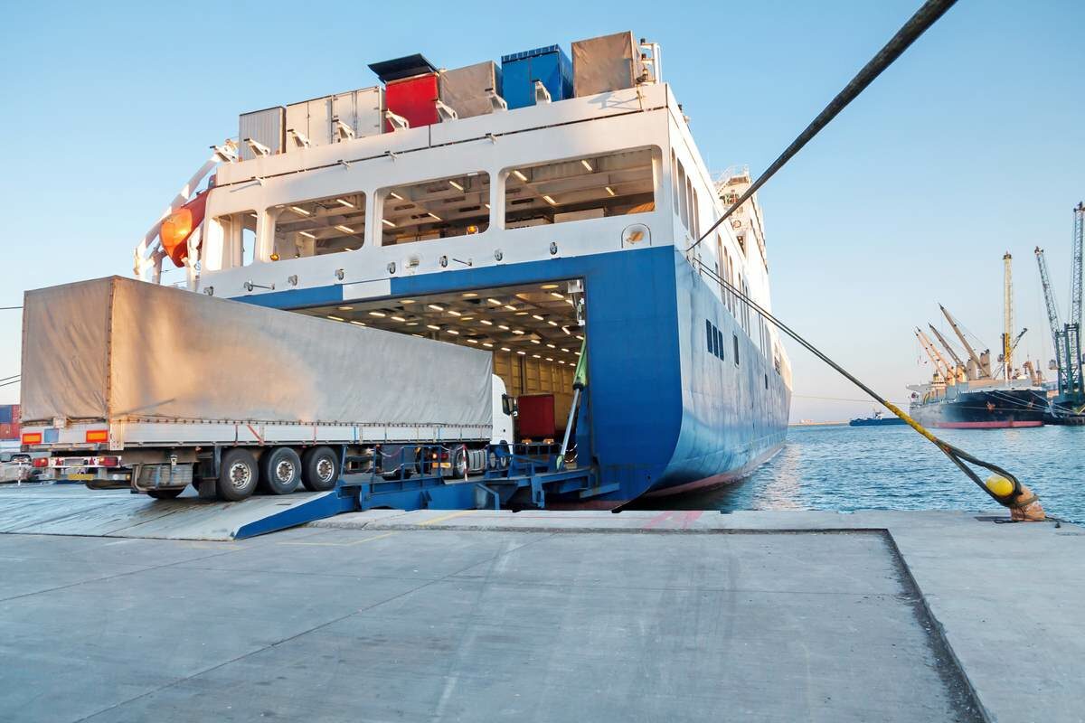 camion ferry transport de marchandises