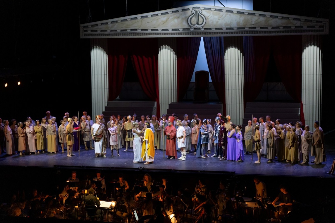 La Belle H&eacute;l&egrave;ne Labop&eacute;ra Bourgogne