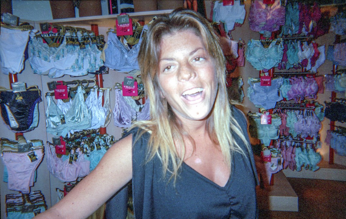 Le Vendeuse de lingerie féminine Béquilles et Beautiful People